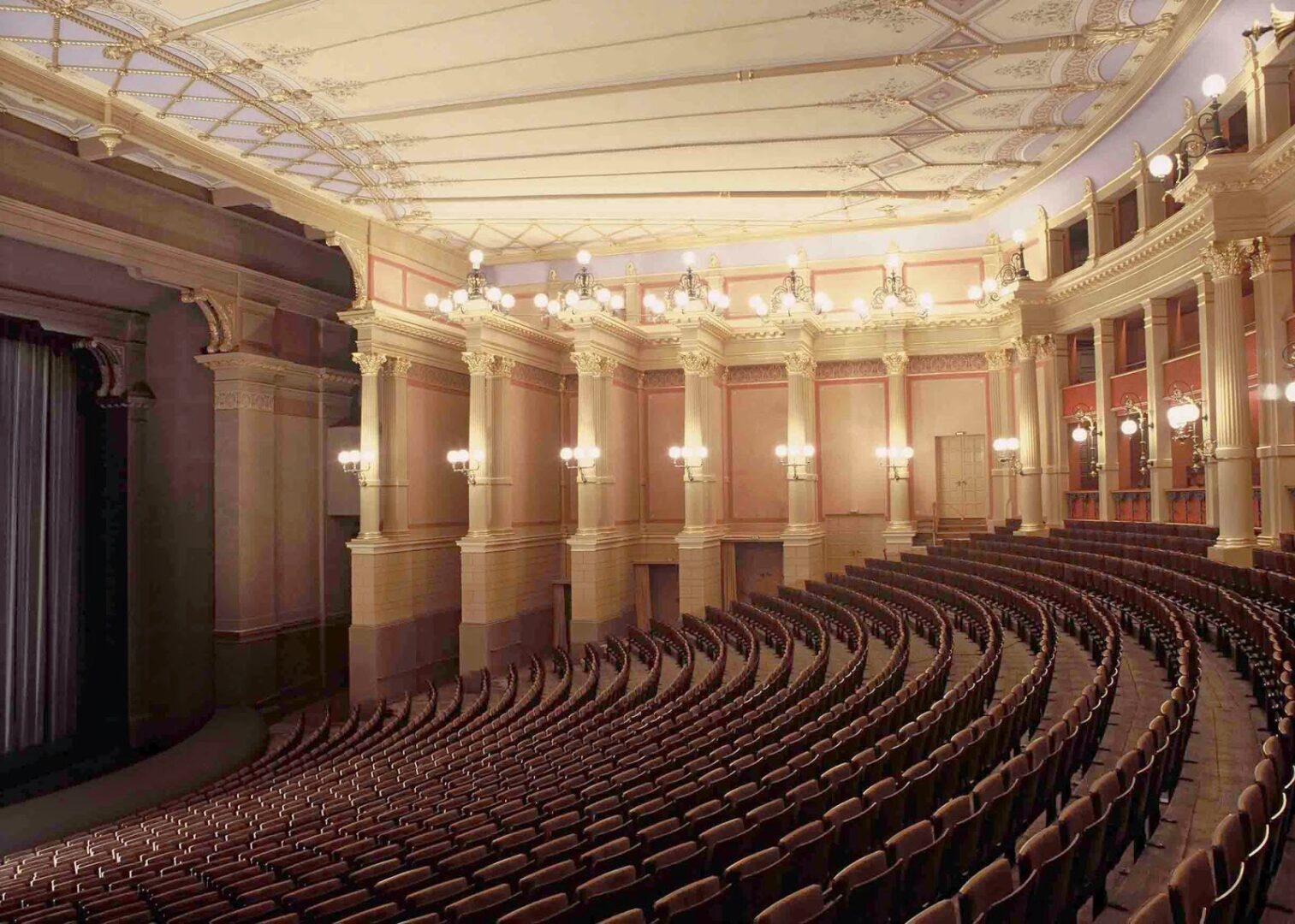 BAYREUTH AUDITORIUM